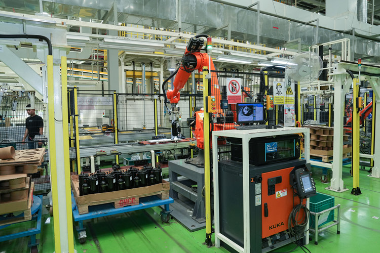 美的泰国工厂的5G机械臂与网络技术服务 智能制造的新标杆